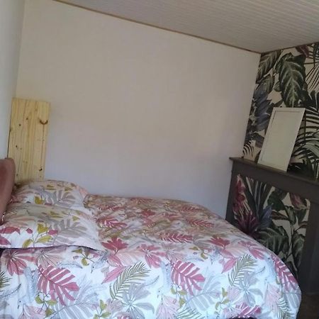 Appartement Cozy Dans Maison Privee Tauves Екстер'єр фото