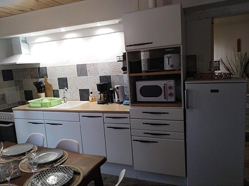 Appartement Cozy Dans Maison Privee Tauves Екстер'єр фото