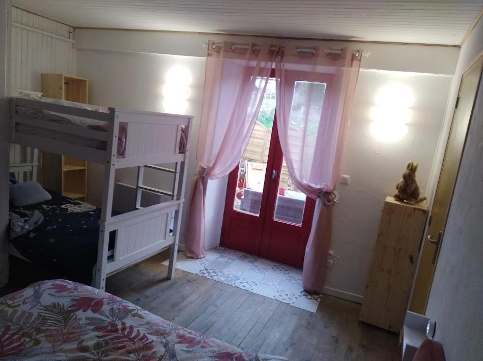 Appartement Cozy Dans Maison Privee Tauves Екстер'єр фото